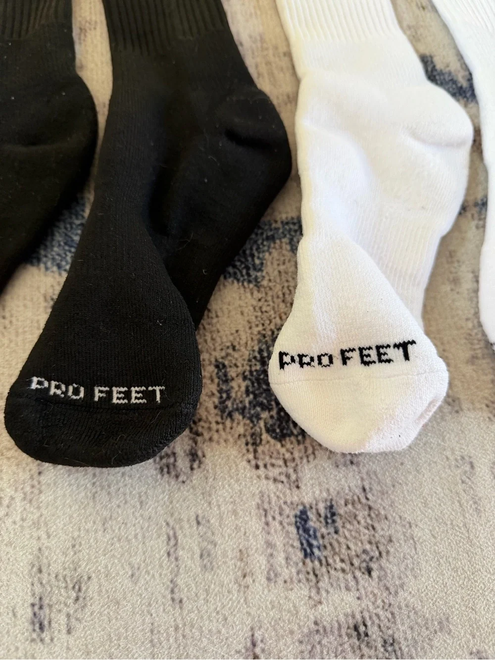 Pro Feet Men's Crew Athletic Socks - Black & White